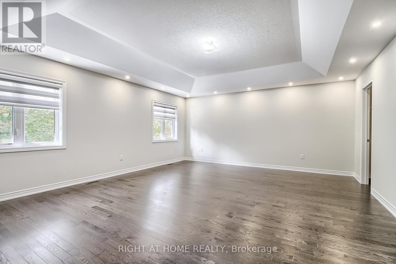 












31 DOROTHY CAINE CRESCENT

,
Georgina (Keswick South),




Ontario
L4P3E9

