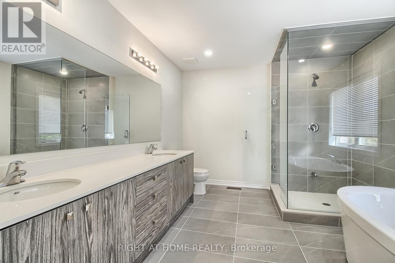 












31 DOROTHY CAINE CRESCENT

,
Georgina (Keswick South),




Ontario
L4P3E9

