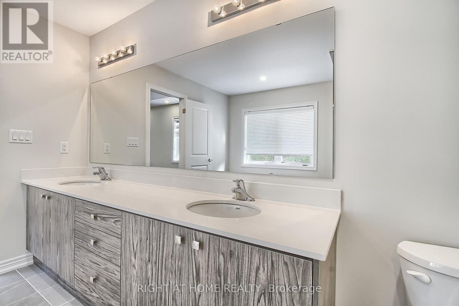 












31 DOROTHY CAINE CRESCENT

,
Georgina (Keswick South),




Ontario
L4P3E9

