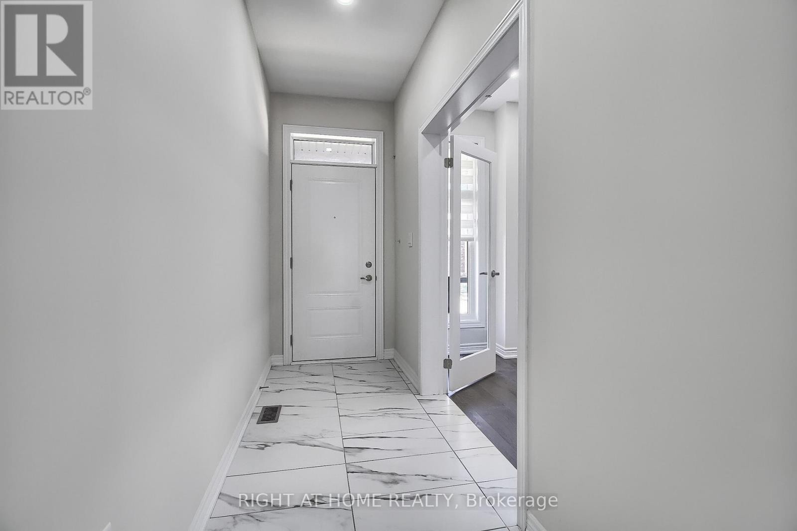 












31 DOROTHY CAINE CRESCENT

,
Georgina (Keswick South),




Ontario
L4P3E9

