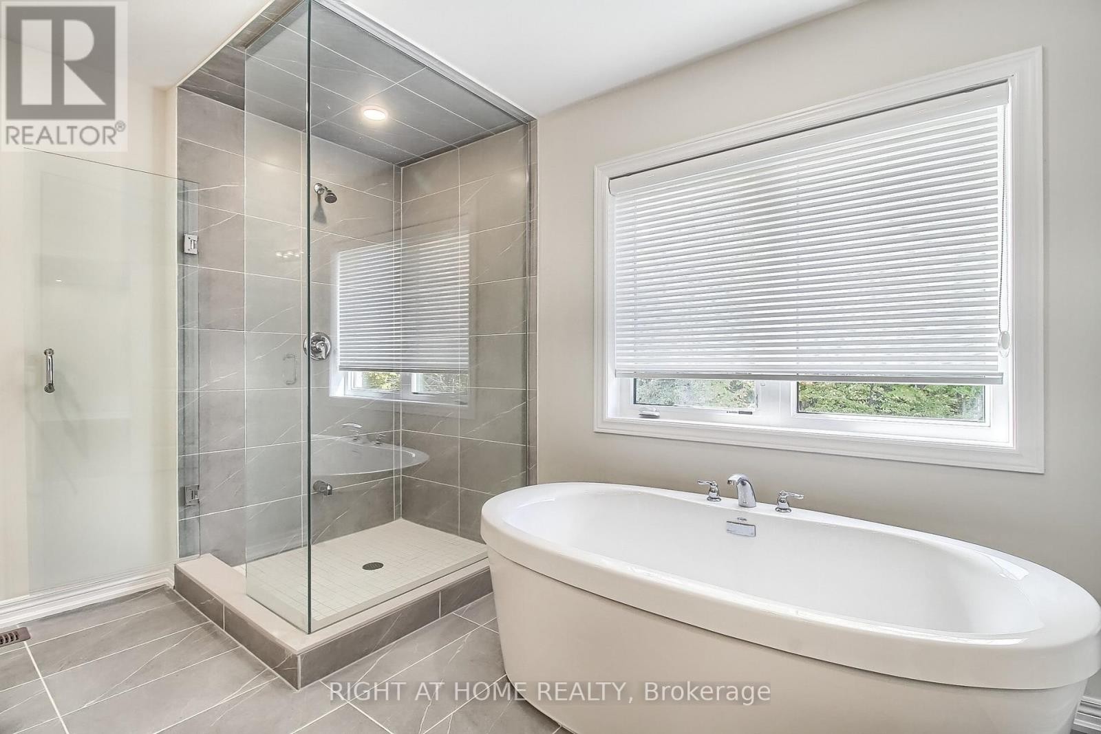 












31 DOROTHY CAINE CRESCENT

,
Georgina (Keswick South),




Ontario
L4P3E9

