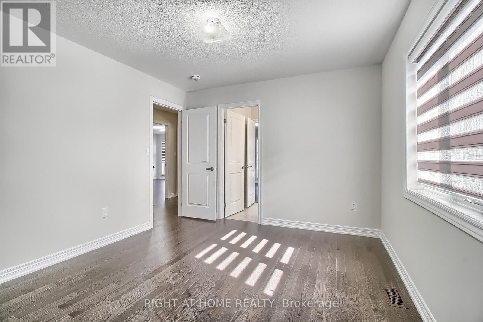 












31 DOROTHY CAINE CRESCENT

,
Georgina (Keswick South),




Ontario
L4P3E9

