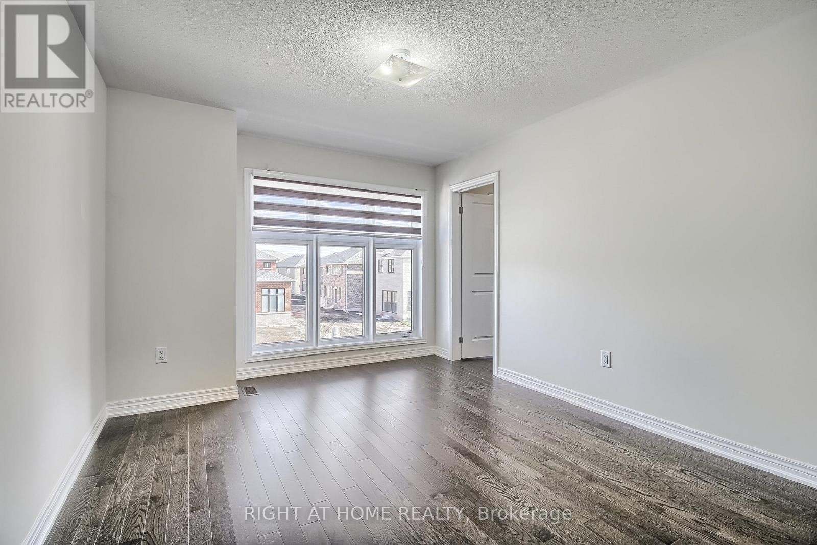 












31 DOROTHY CAINE CRESCENT

,
Georgina (Keswick South),




Ontario
L4P3E9

