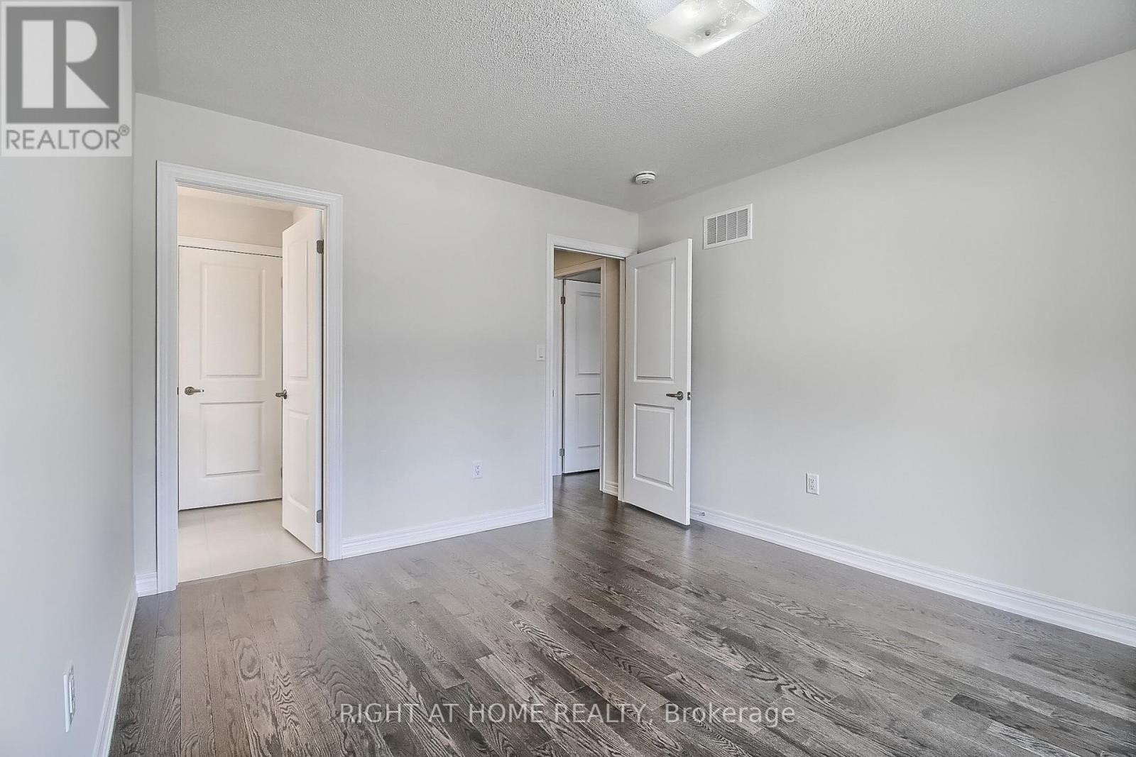 












31 DOROTHY CAINE CRESCENT

,
Georgina (Keswick South),




Ontario
L4P3E9

