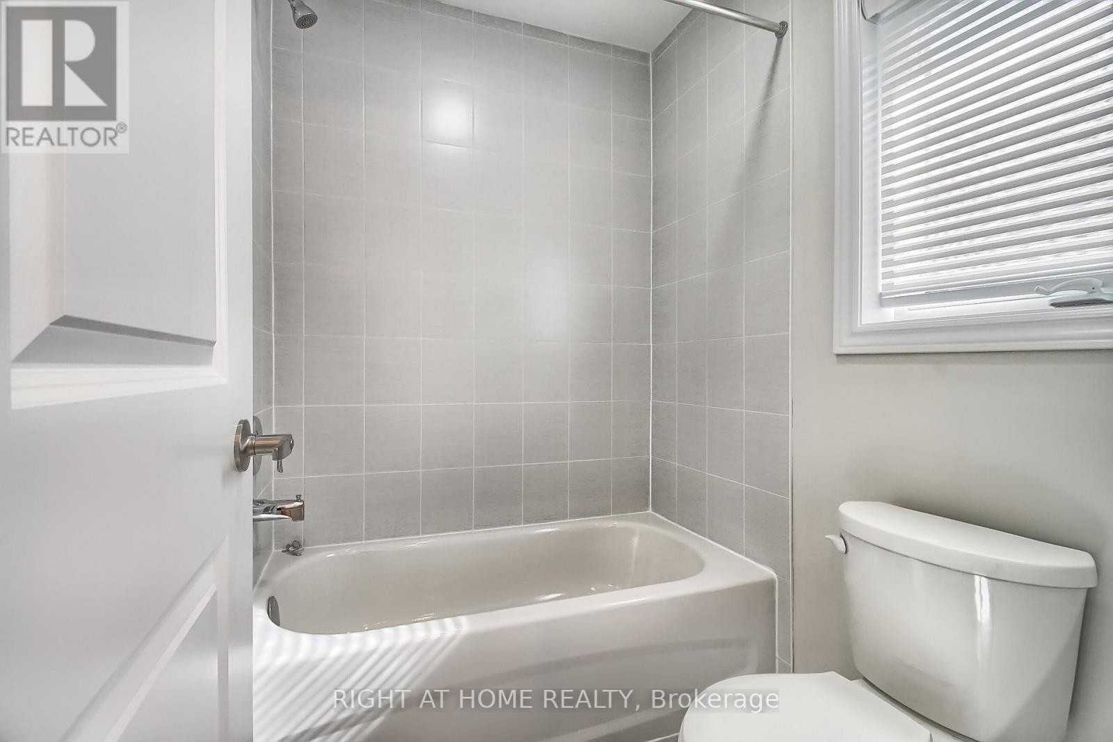 












31 DOROTHY CAINE CRESCENT

,
Georgina (Keswick South),




Ontario
L4P3E9

