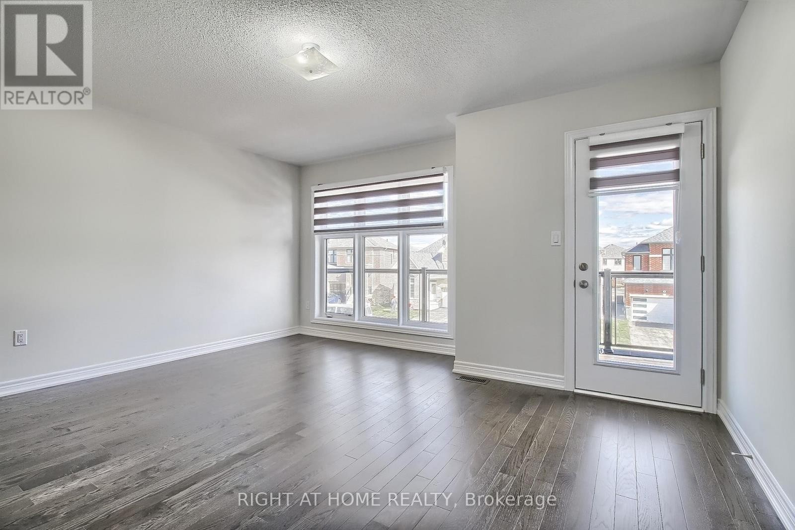 












31 DOROTHY CAINE CRESCENT

,
Georgina (Keswick South),




Ontario
L4P3E9

