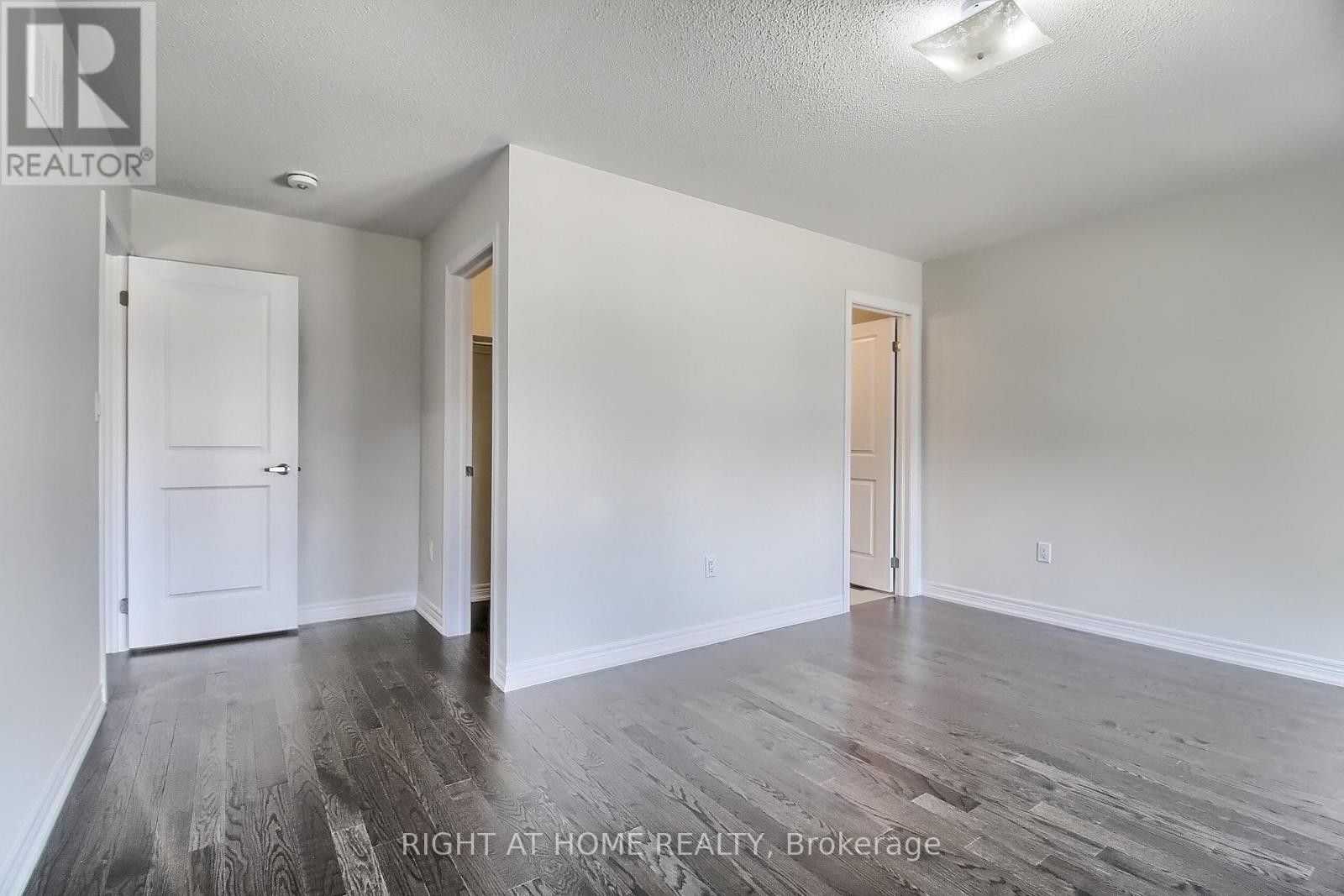 












31 DOROTHY CAINE CRESCENT

,
Georgina (Keswick South),




Ontario
L4P3E9

