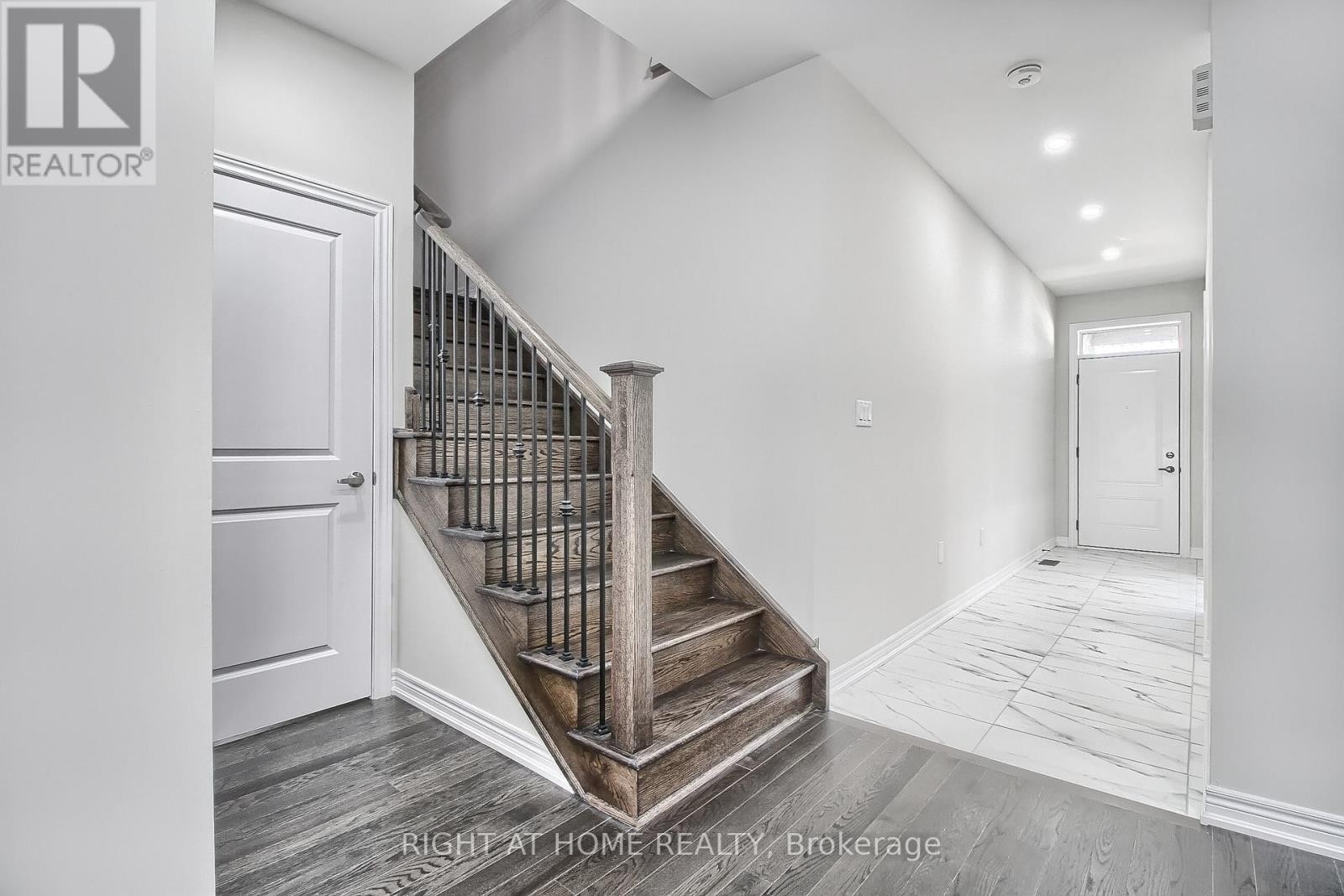 












31 DOROTHY CAINE CRESCENT

,
Georgina (Keswick South),




Ontario
L4P3E9

