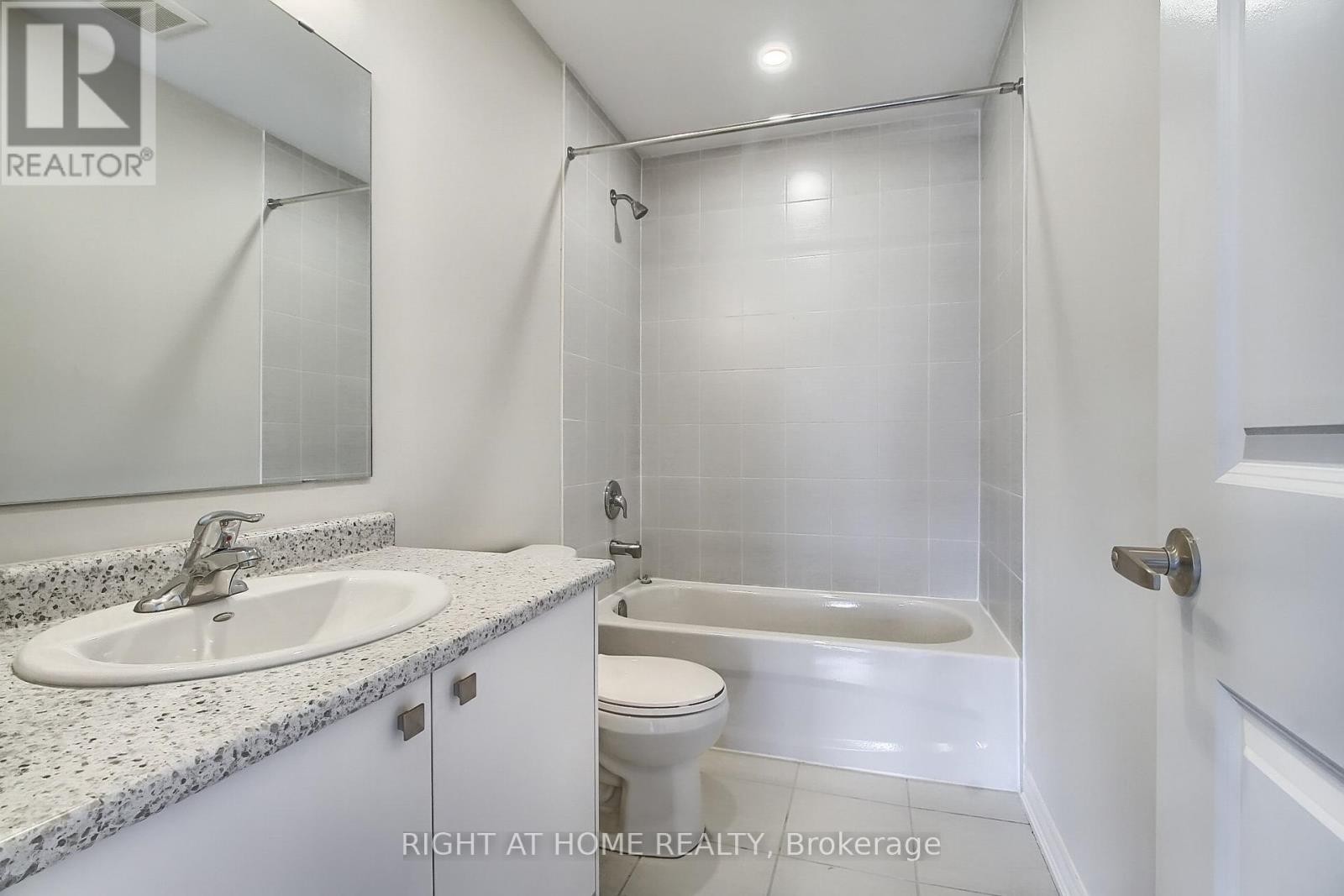 












31 DOROTHY CAINE CRESCENT

,
Georgina (Keswick South),




Ontario
L4P3E9

