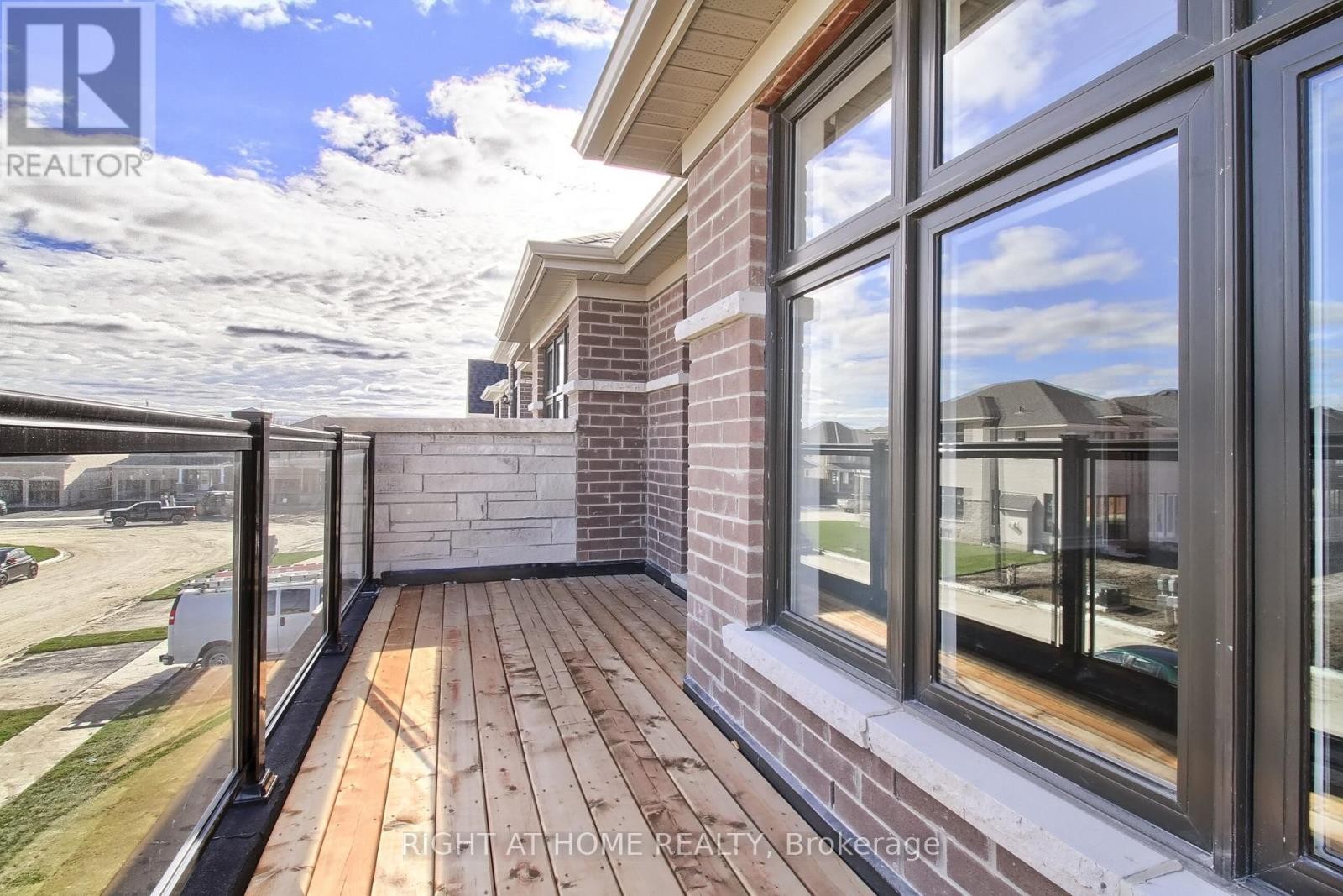 












31 DOROTHY CAINE CRESCENT

,
Georgina (Keswick South),




Ontario
L4P3E9

