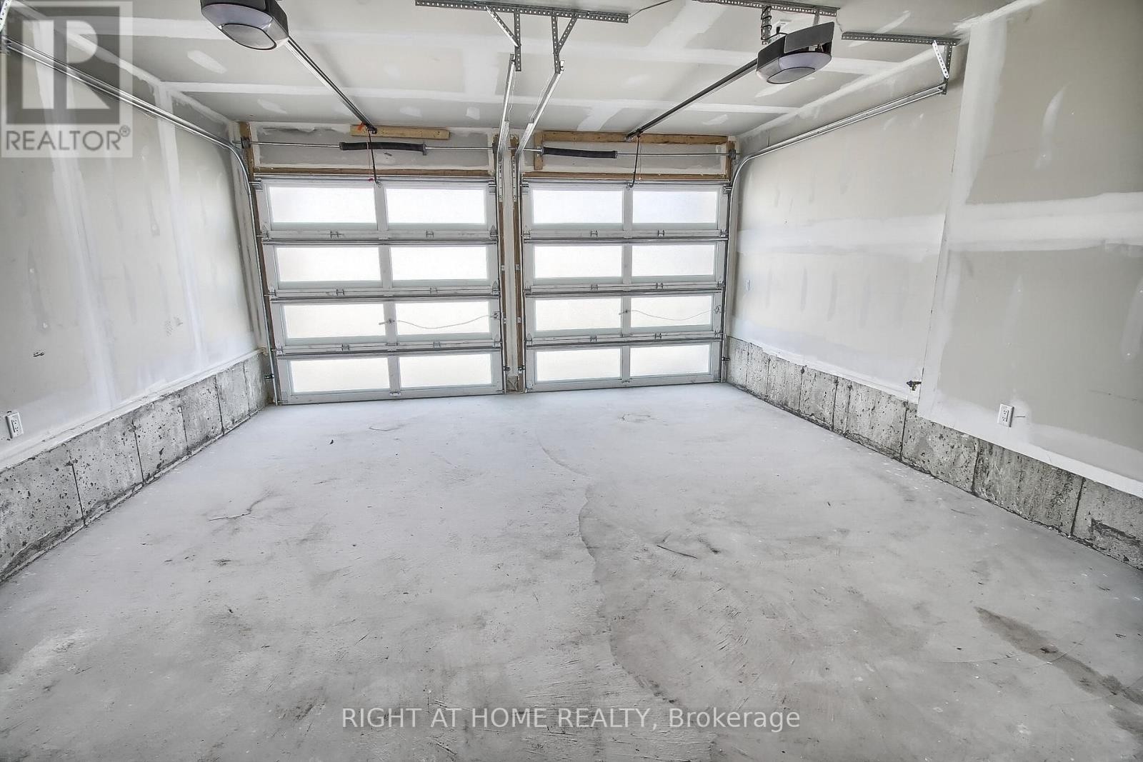 












31 DOROTHY CAINE CRESCENT

,
Georgina (Keswick South),




Ontario
L4P3E9

