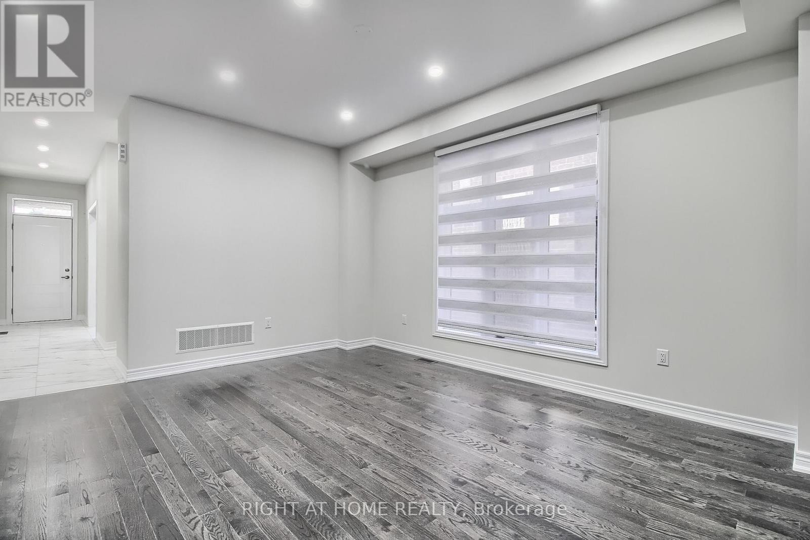 












31 DOROTHY CAINE CRESCENT

,
Georgina (Keswick South),




Ontario
L4P3E9

