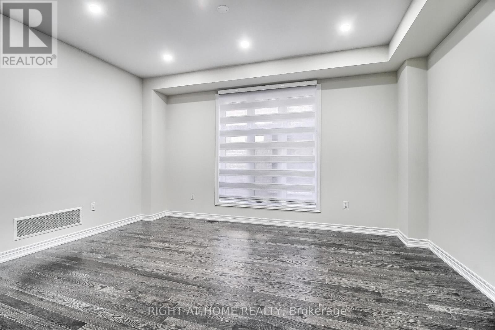 












31 DOROTHY CAINE CRESCENT

,
Georgina (Keswick South),




Ontario
L4P3E9

