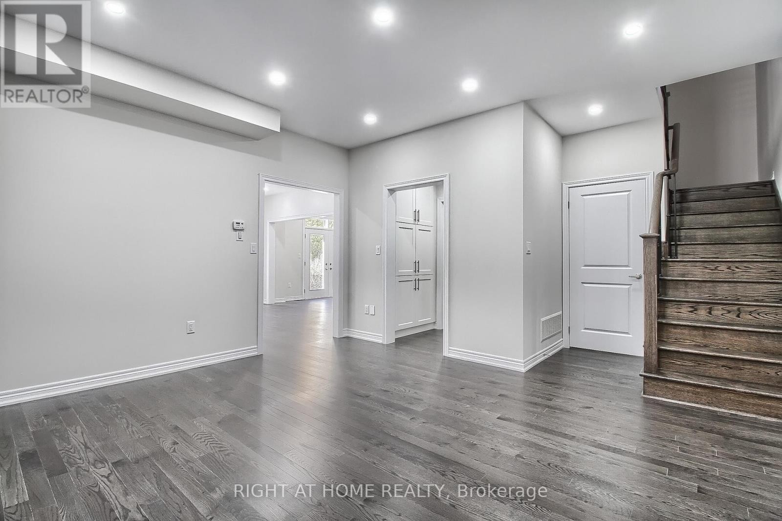 












31 DOROTHY CAINE CRESCENT

,
Georgina (Keswick South),




Ontario
L4P3E9

