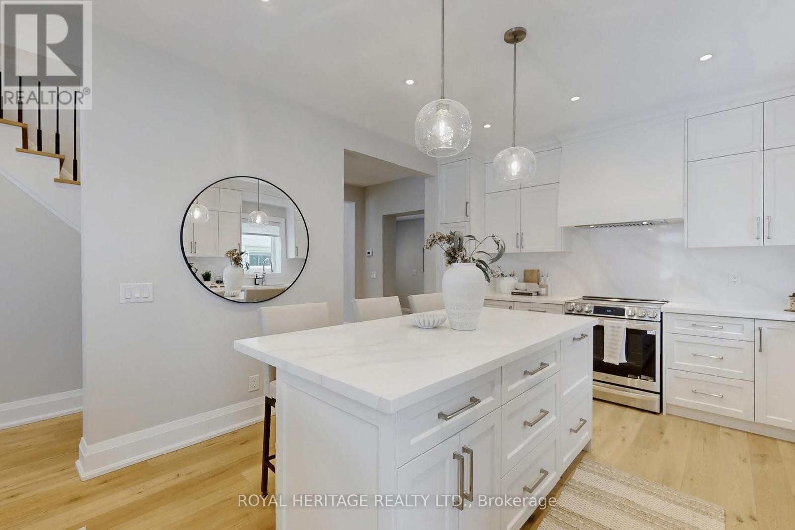 












71 NORTH STREET

,
Georgina (Sutton & Jackson's Point),




Ontario
L0E1R0

