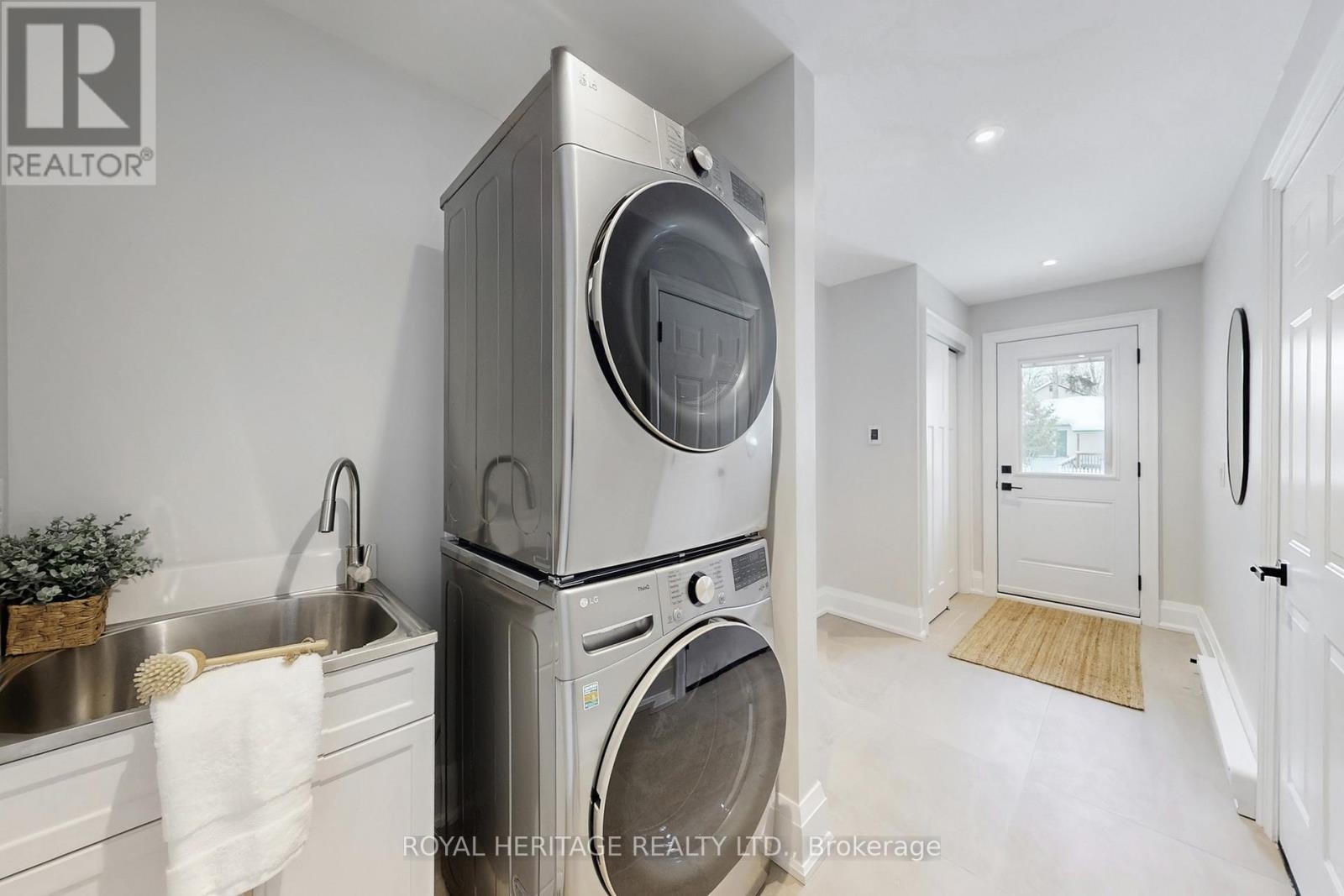 












71 NORTH STREET

,
Georgina (Sutton & Jackson's Point),




Ontario
L0E1R0

