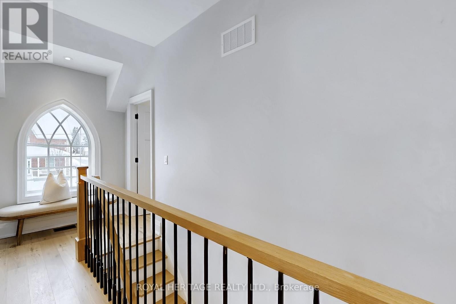 












71 NORTH STREET

,
Georgina (Sutton & Jackson's Point),




Ontario
L0E1R0

