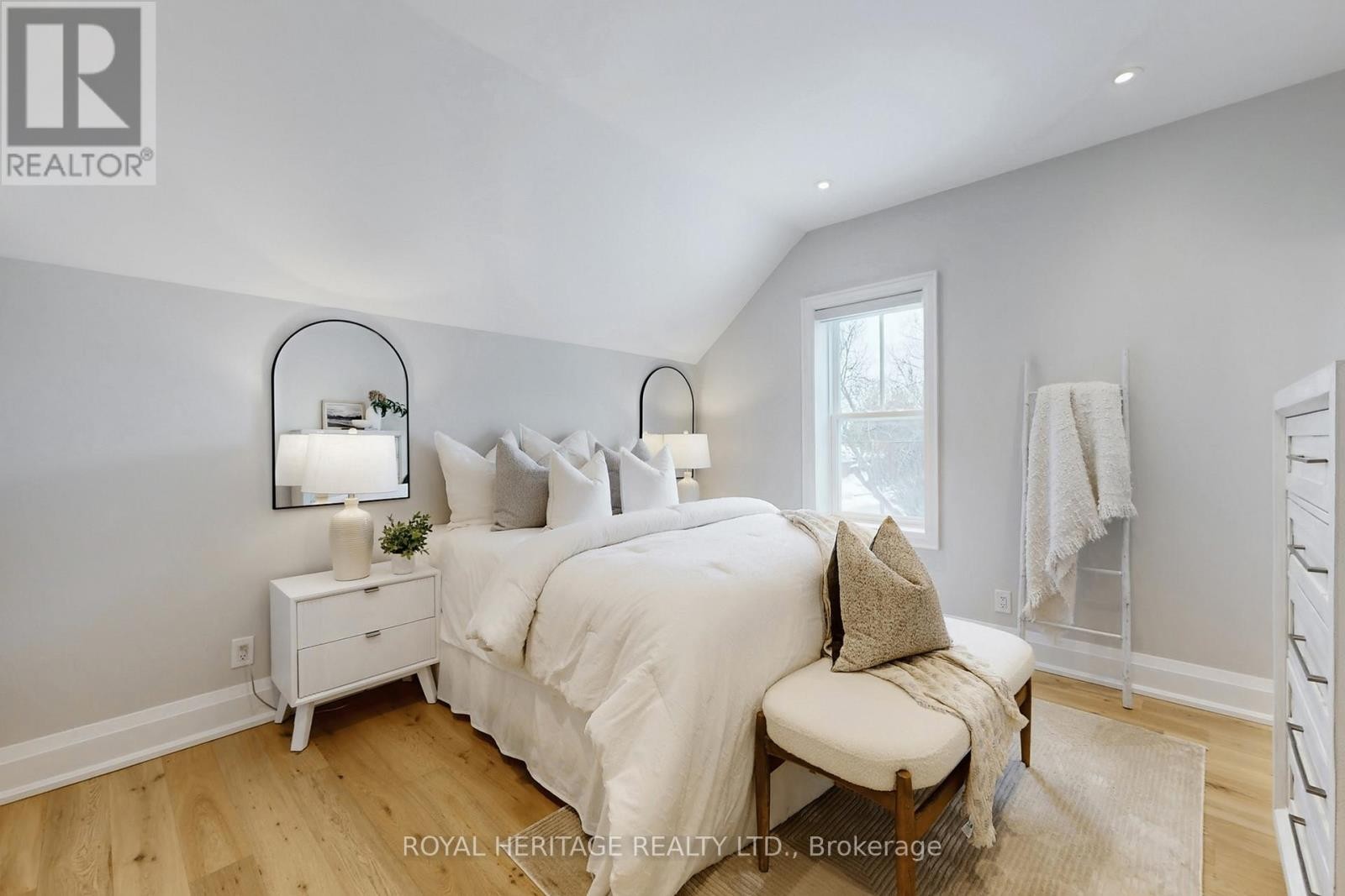 












71 NORTH STREET

,
Georgina (Sutton & Jackson's Point),




Ontario
L0E1R0

