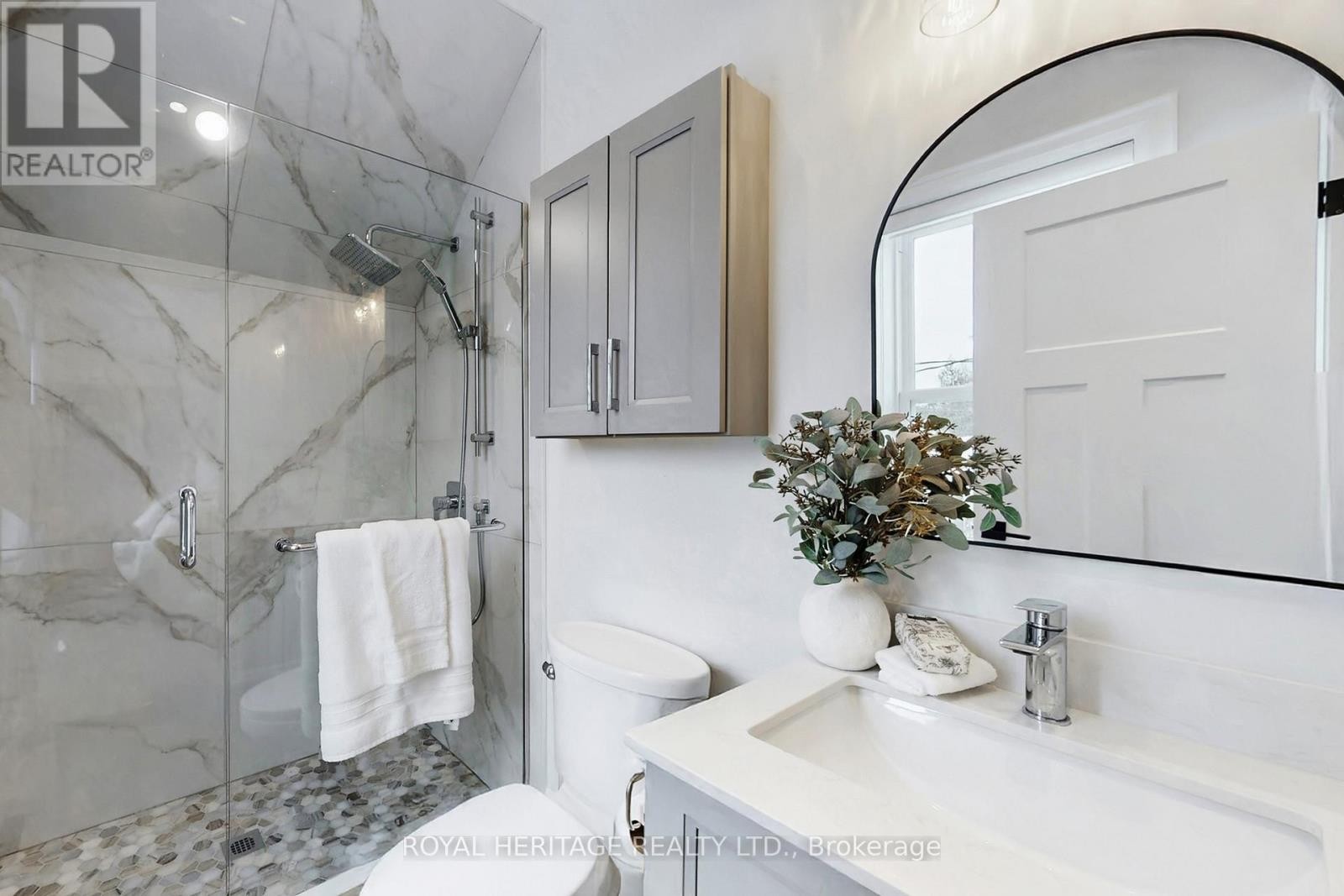 












71 NORTH STREET

,
Georgina (Sutton & Jackson's Point),




Ontario
L0E1R0

