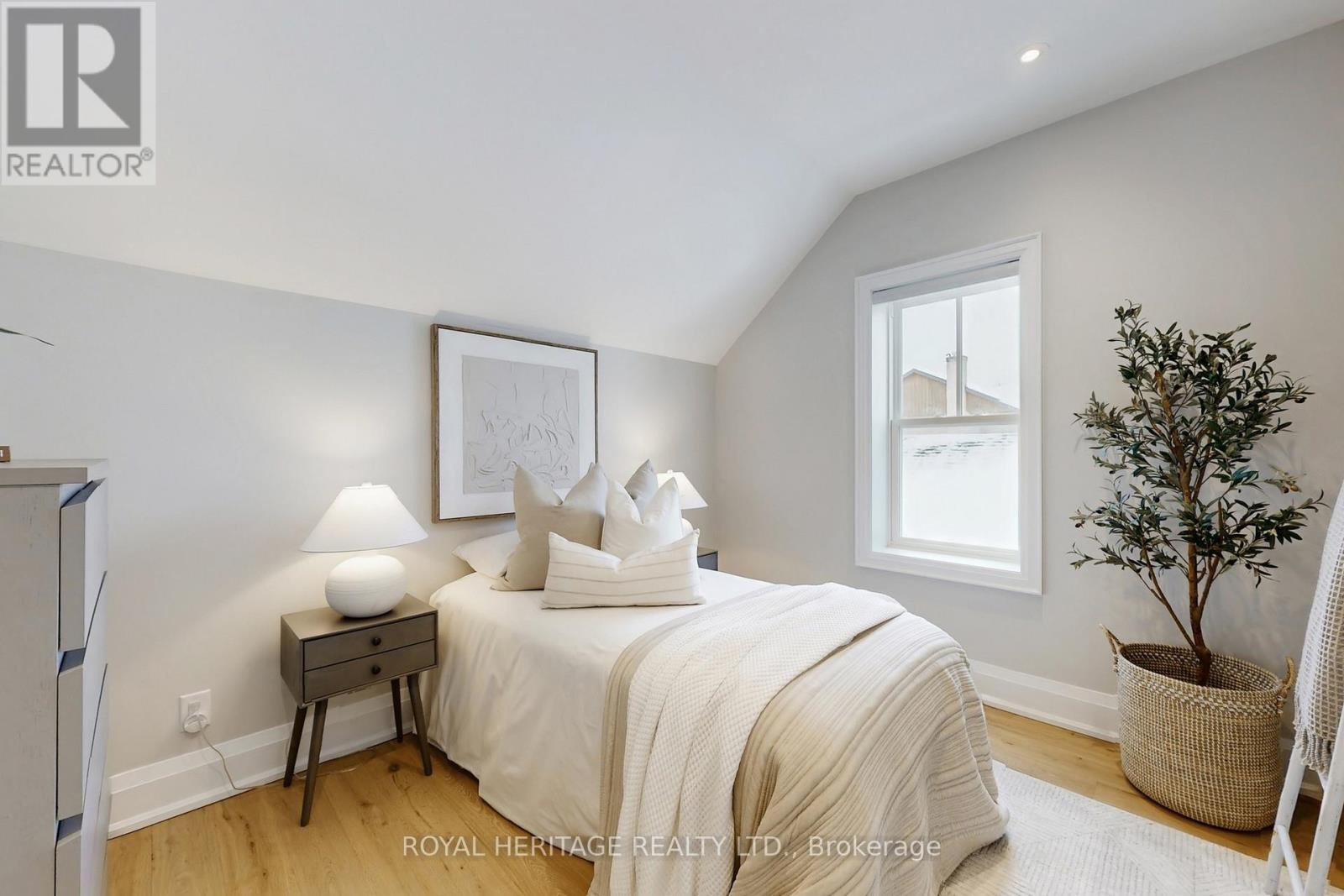 












71 NORTH STREET

,
Georgina (Sutton & Jackson's Point),




Ontario
L0E1R0

