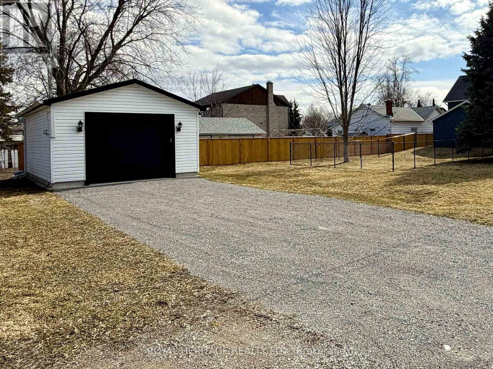 












71 NORTH STREET

,
Georgina (Sutton & Jackson's Point),




Ontario
L0E1R0

