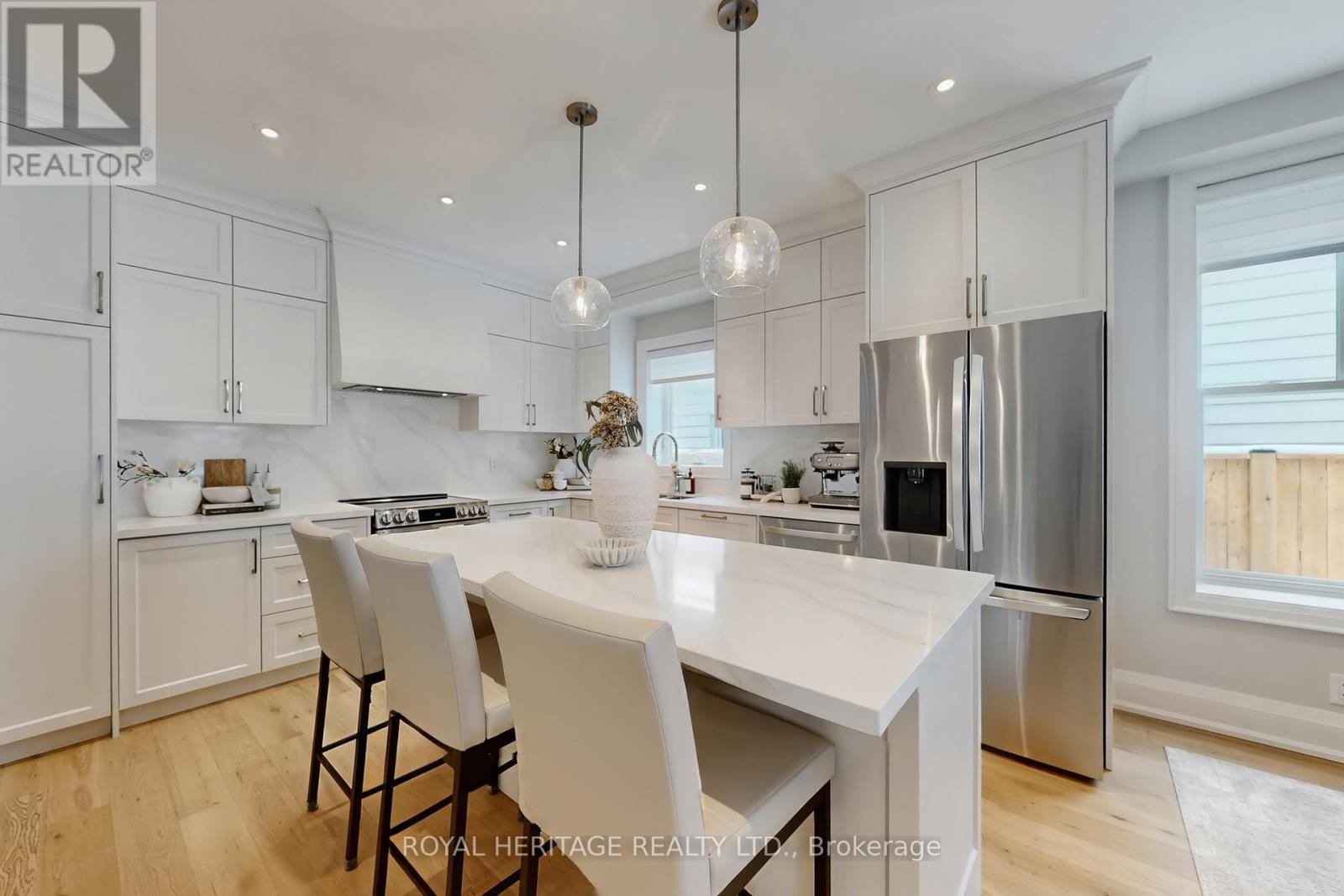 












71 NORTH STREET

,
Georgina (Sutton & Jackson's Point),




Ontario
L0E1R0

