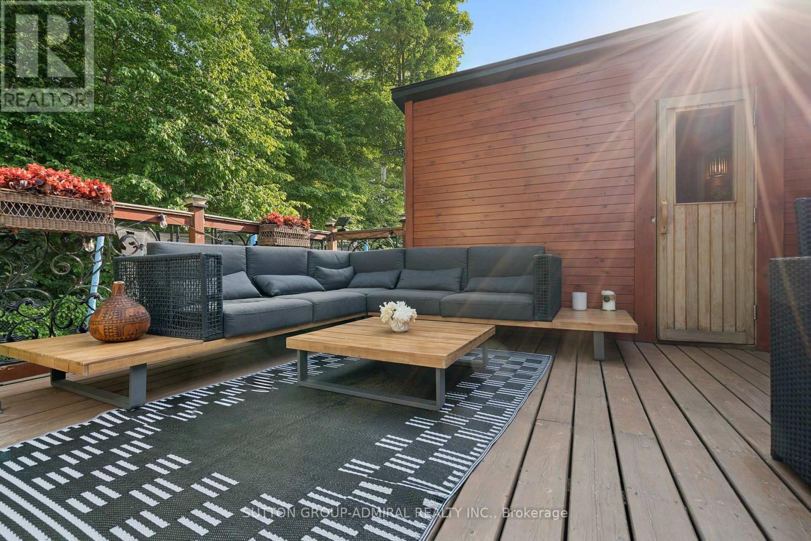 












1221 LAURAND STREET

,
Innisfil (Alcona),




Ontario
L9S0E6

