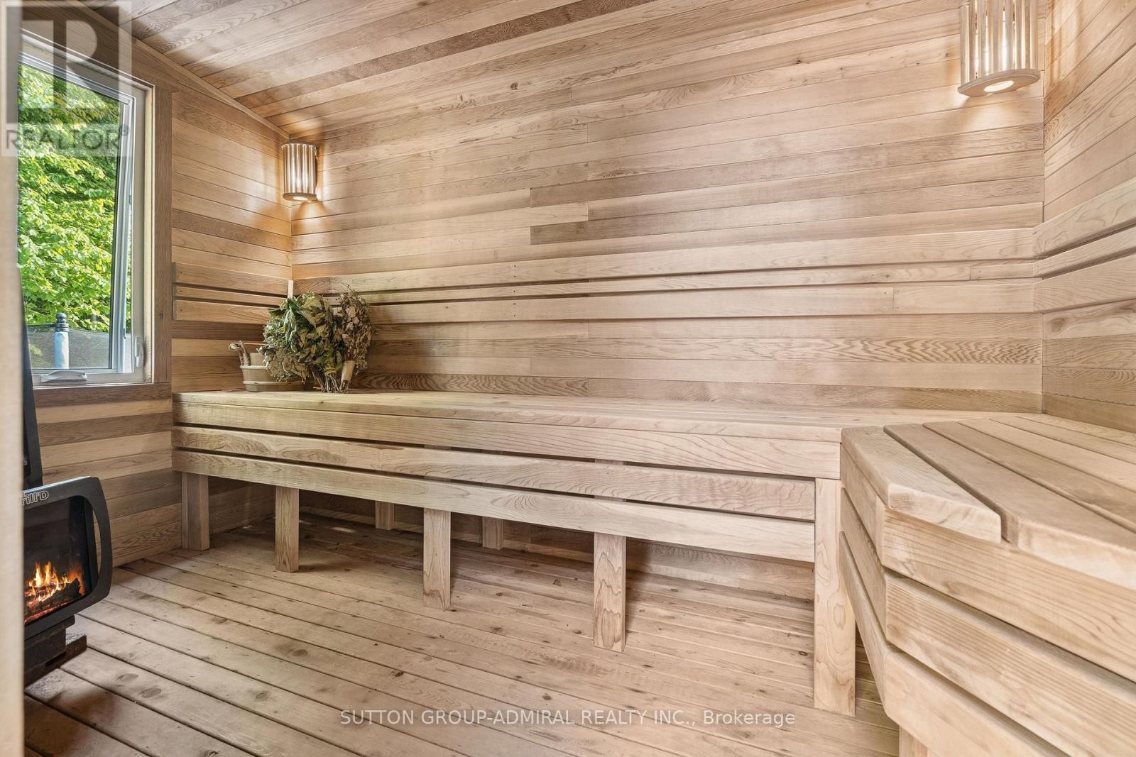 












1221 LAURAND STREET

,
Innisfil (Alcona),




Ontario
L9S0E6

