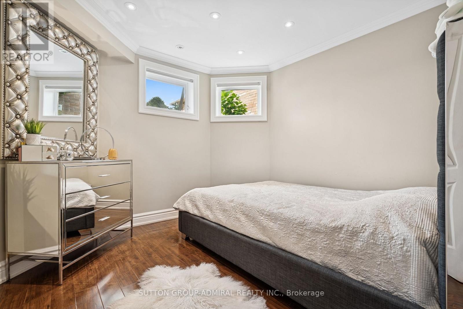 












1221 LAURAND STREET

,
Innisfil (Alcona),




Ontario
L9S0E6

