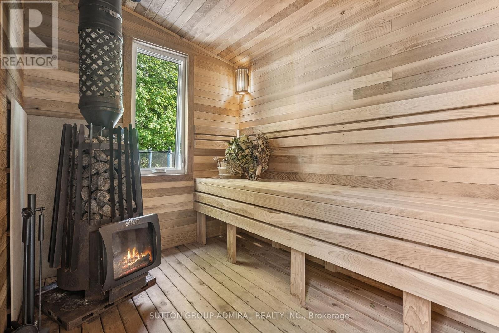 












1221 LAURAND STREET

,
Innisfil (Alcona),




Ontario
L9S0E6

