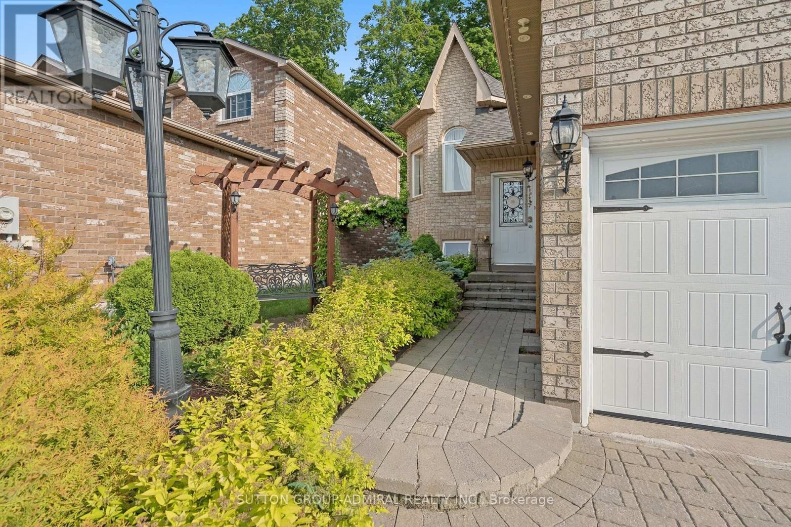 












1221 LAURAND STREET

,
Innisfil (Alcona),




Ontario
L9S0E6

