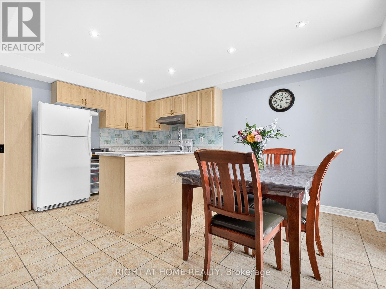 












349 WOOD DUCK LANE

,
Newmarket (Woodland Hill),




Ontario
L3X2X8

