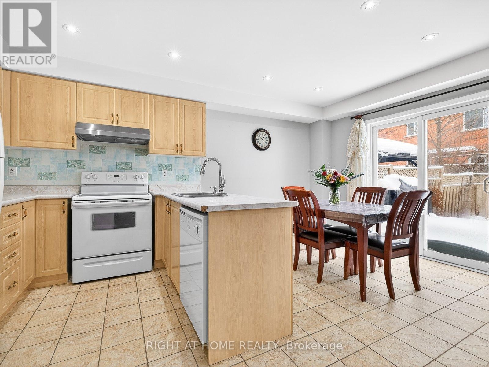 












349 WOOD DUCK LANE

,
Newmarket (Woodland Hill),




Ontario
L3X2X8

