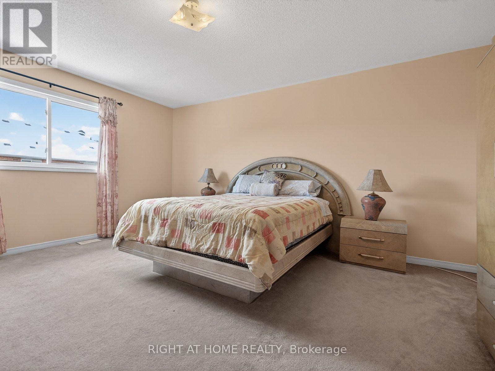












349 WOOD DUCK LANE

,
Newmarket (Woodland Hill),




Ontario
L3X2X8


