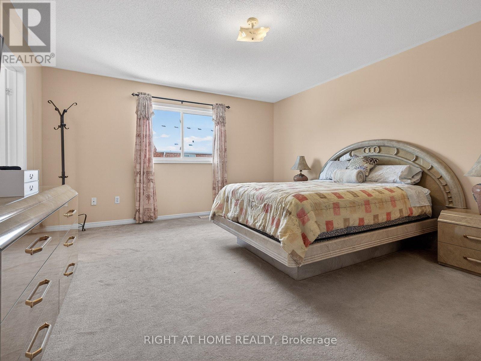 












349 WOOD DUCK LANE

,
Newmarket (Woodland Hill),




Ontario
L3X2X8

