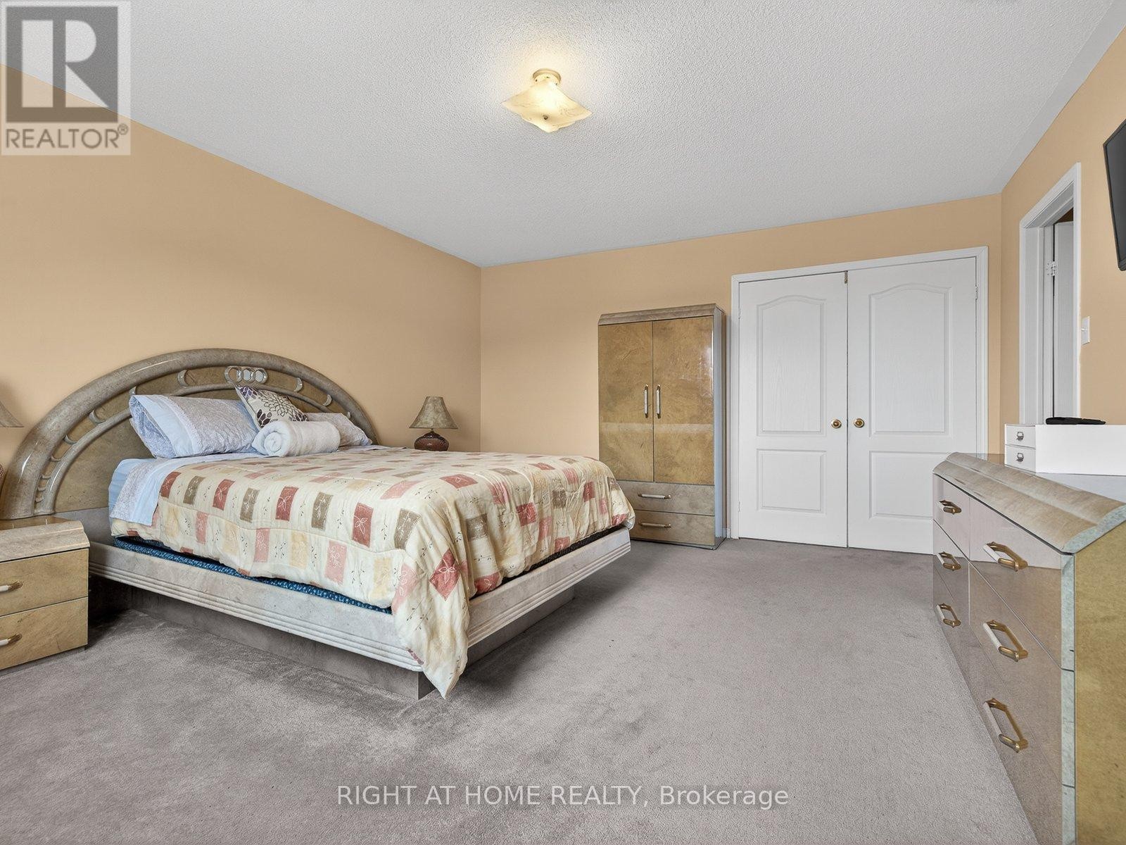 












349 WOOD DUCK LANE

,
Newmarket (Woodland Hill),




Ontario
L3X2X8

