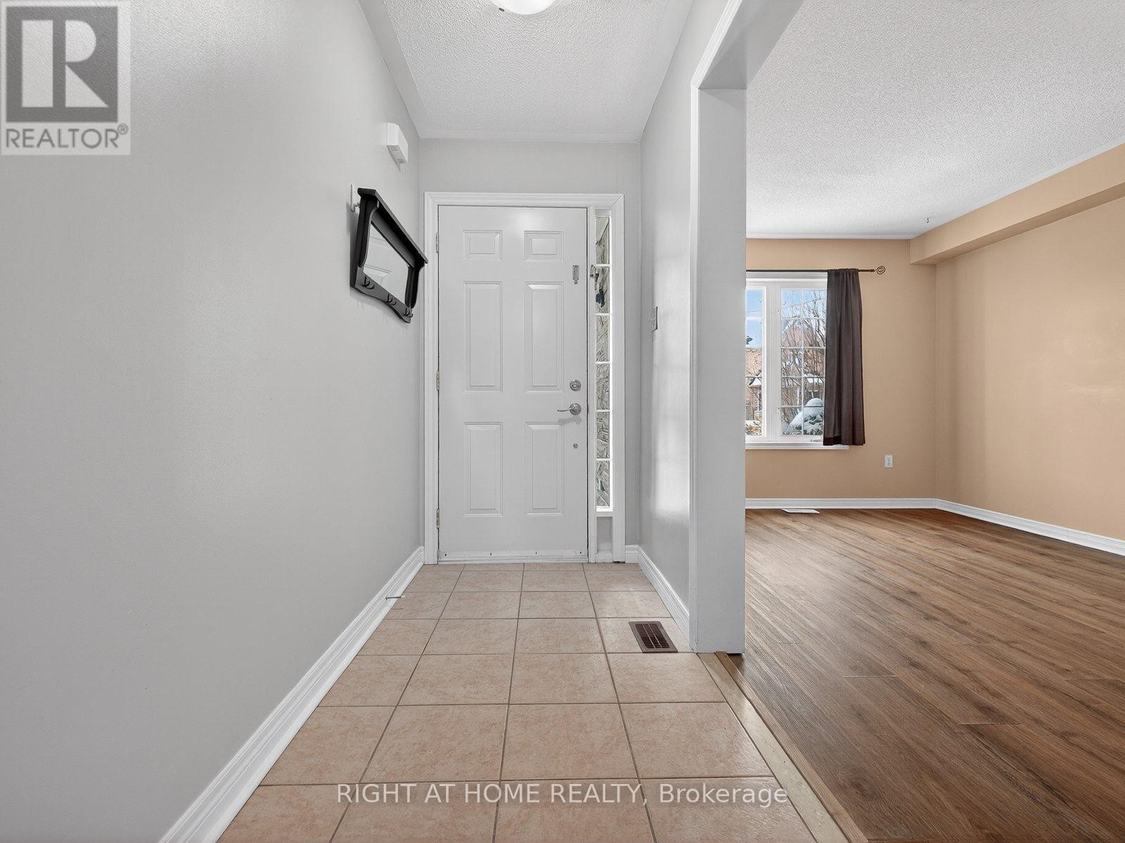 












349 WOOD DUCK LANE

,
Newmarket (Woodland Hill),




Ontario
L3X2X8

