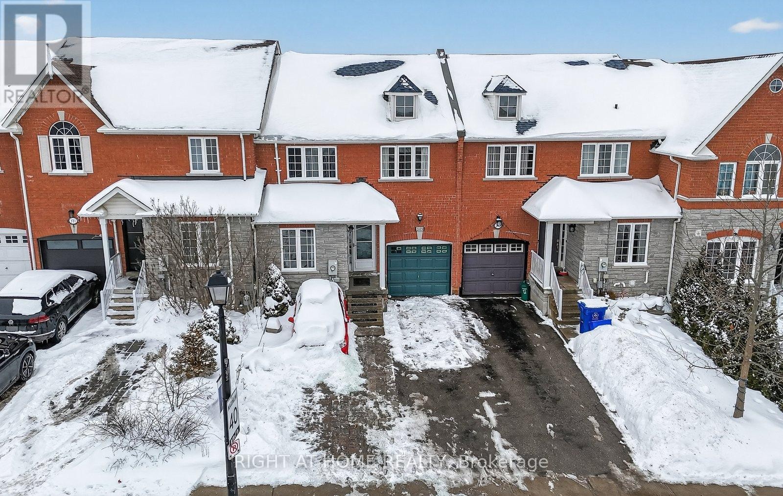 












349 WOOD DUCK LANE

,
Newmarket (Woodland Hill),




Ontario
L3X2X8

