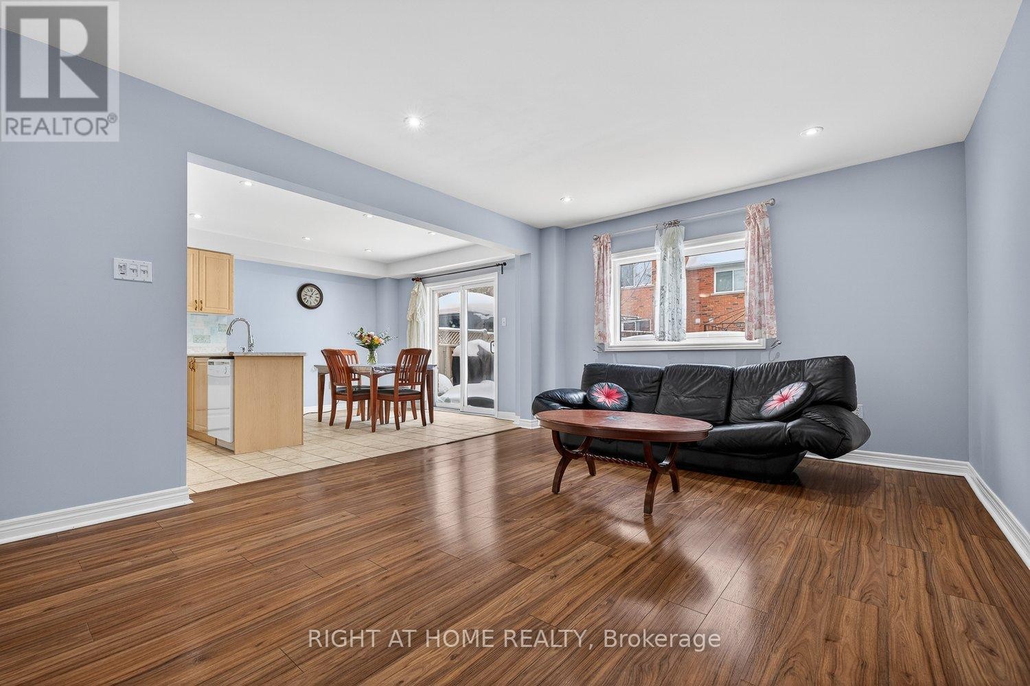 












349 WOOD DUCK LANE

,
Newmarket (Woodland Hill),




Ontario
L3X2X8

