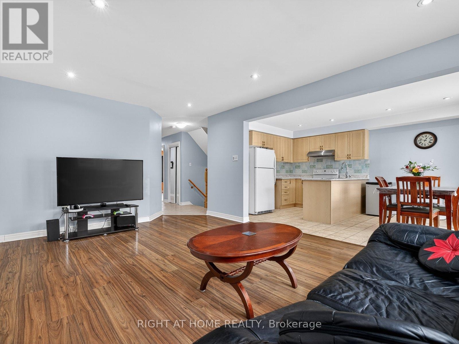 












349 WOOD DUCK LANE

,
Newmarket (Woodland Hill),




Ontario
L3X2X8

