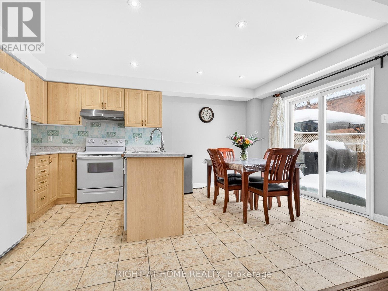 












349 WOOD DUCK LANE

,
Newmarket (Woodland Hill),




Ontario
L3X2X8

