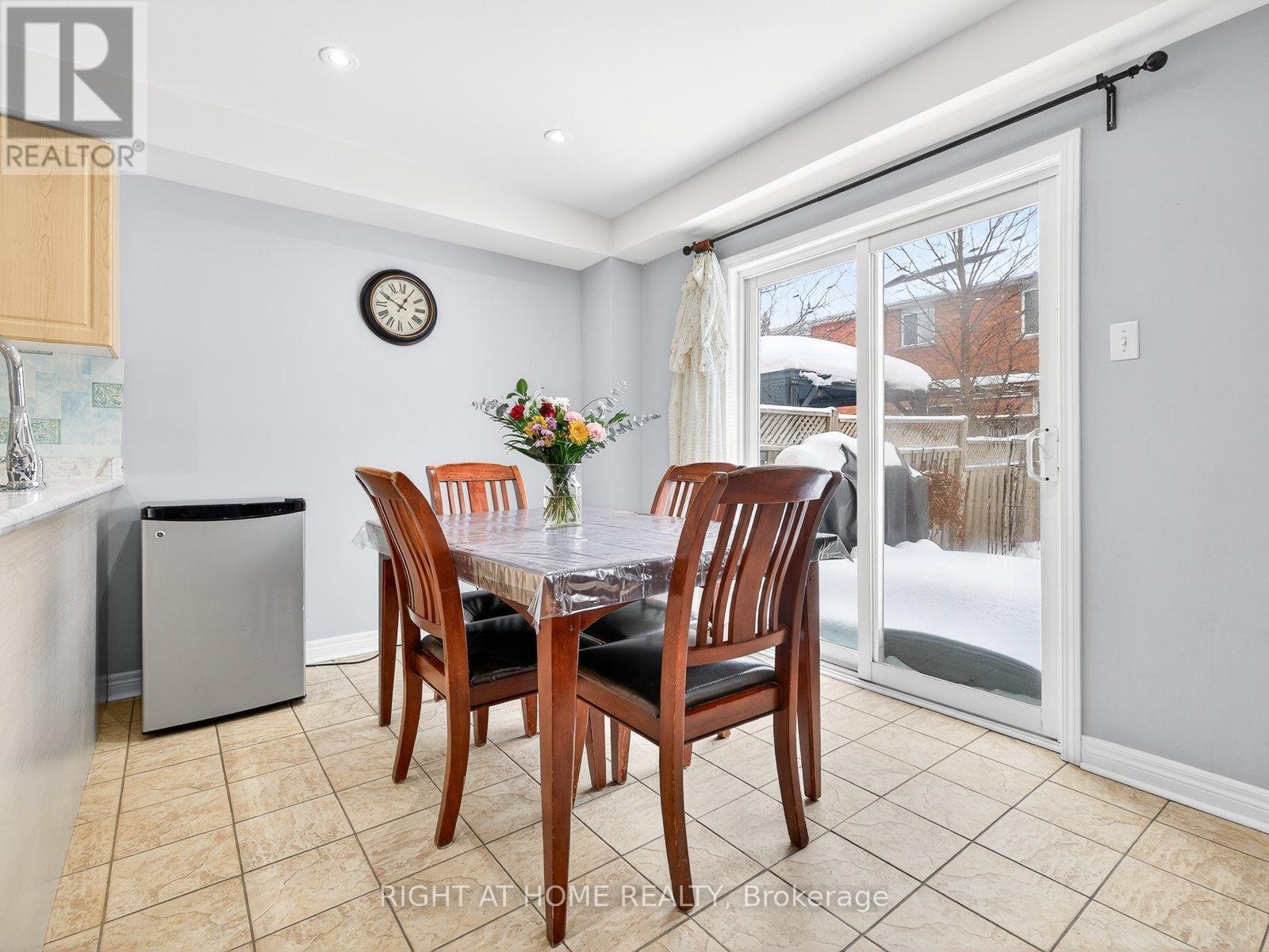 












349 WOOD DUCK LANE

,
Newmarket (Woodland Hill),




Ontario
L3X2X8

