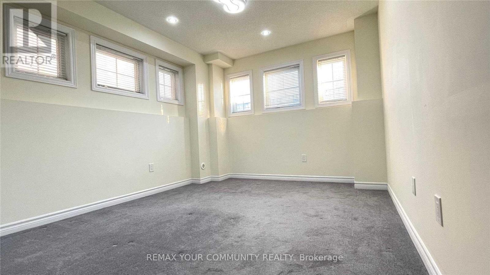 












29 SHARBOT LANE

,
Markham (Greensborough),




Ontario
L6E0S7

