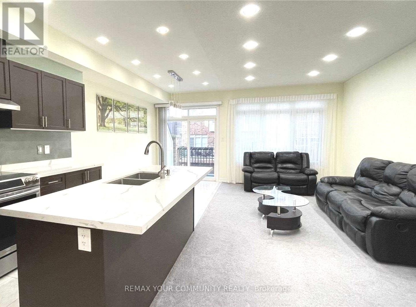 












29 SHARBOT LANE

,
Markham (Greensborough),




Ontario
L6E0S7

