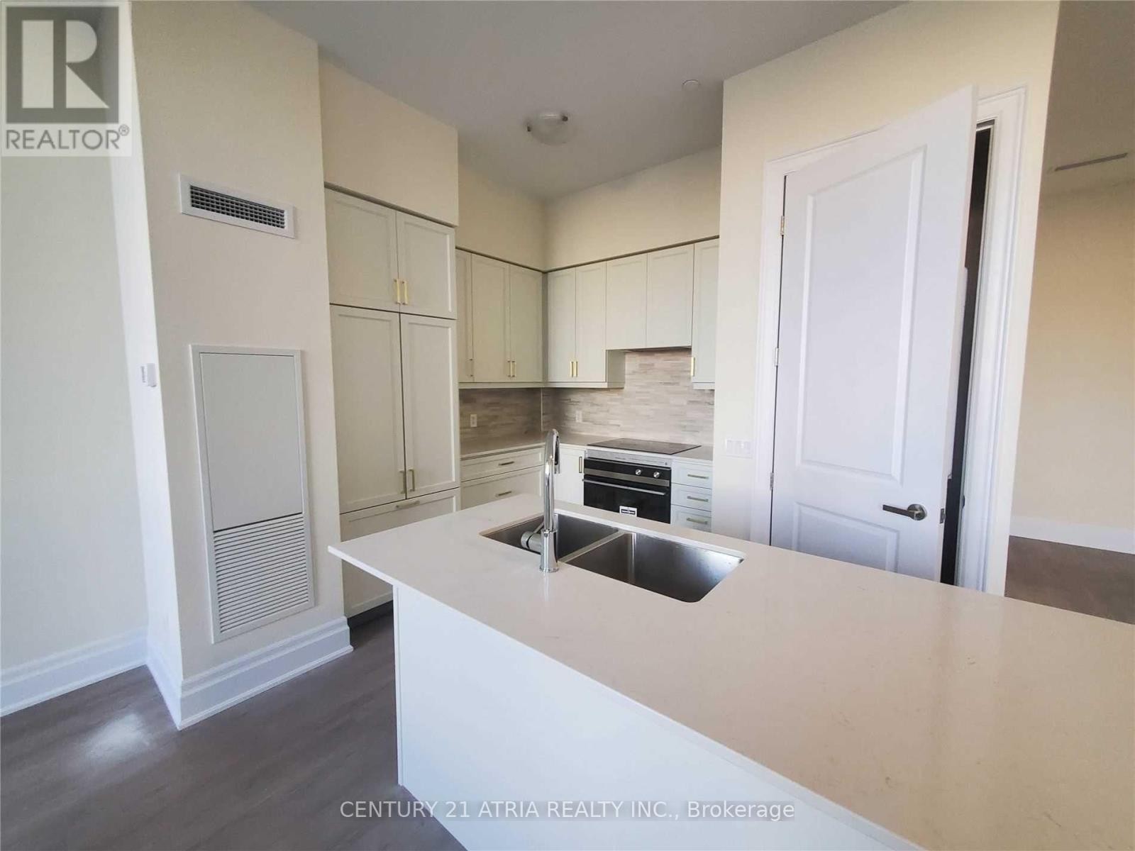 












102 - 9085 JANE STREET

,
Vaughan (Concord),




Ontario
L4K0L8

