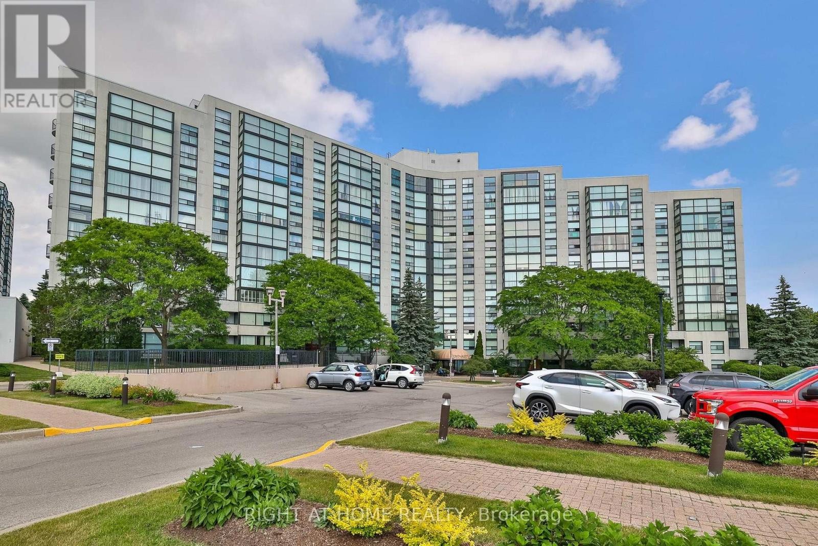 












802 - 30 HARDING BOULEVARD W

,
Richmond Hill (North Richvale),




Ontario
L4C9M3


