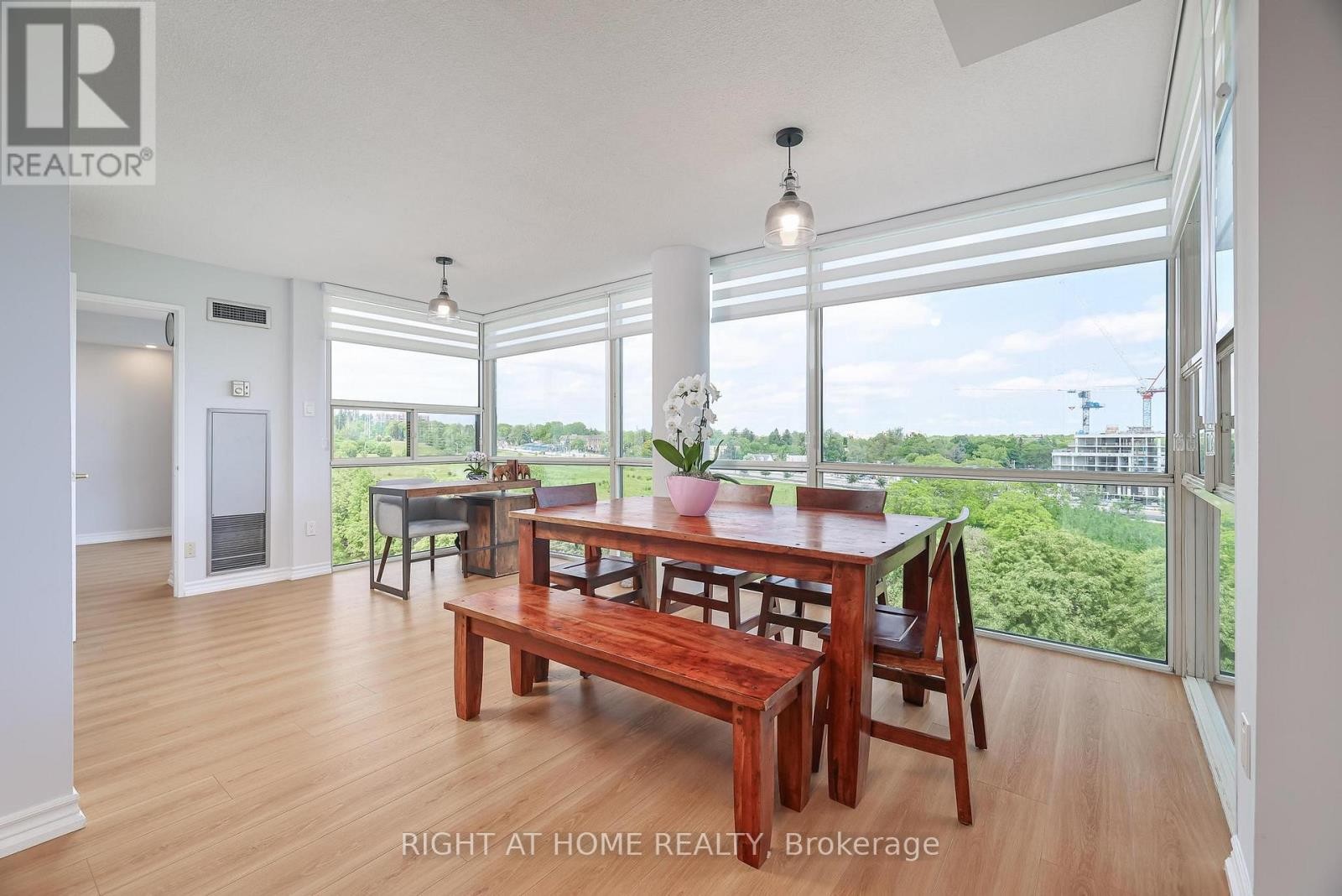 












802 - 30 HARDING BOULEVARD W

,
Richmond Hill (North Richvale),




Ontario
L4C9M3

