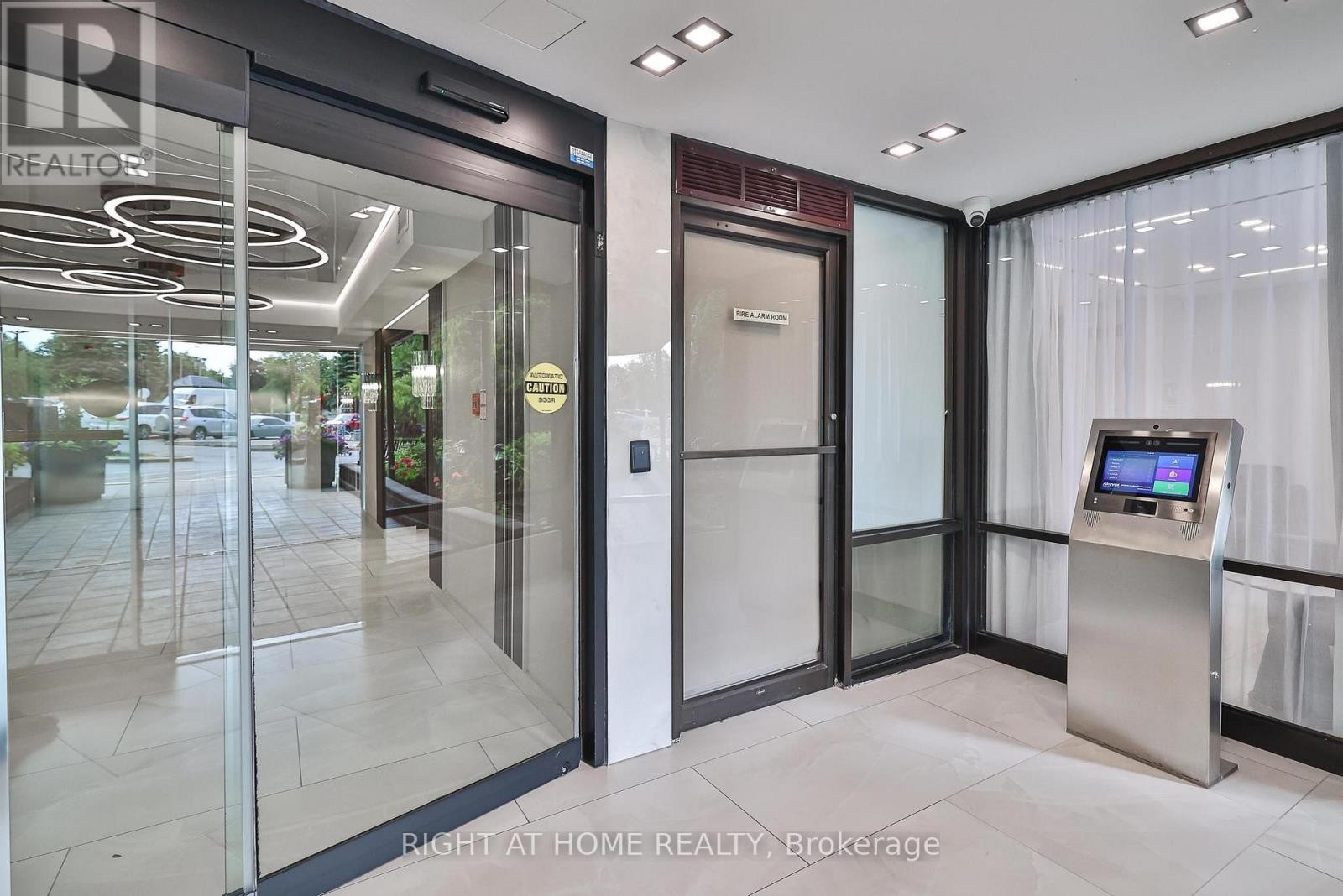 












802 - 30 HARDING BOULEVARD W

,
Richmond Hill (North Richvale),




Ontario
L4C9M3

