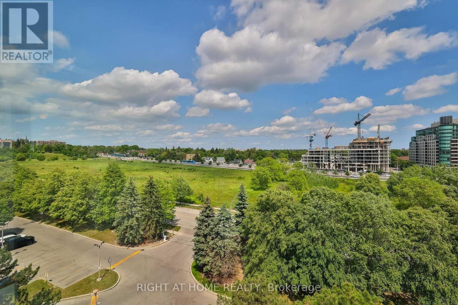 












802 - 30 HARDING BOULEVARD W

,
Richmond Hill (North Richvale),




Ontario
L4C9M3

