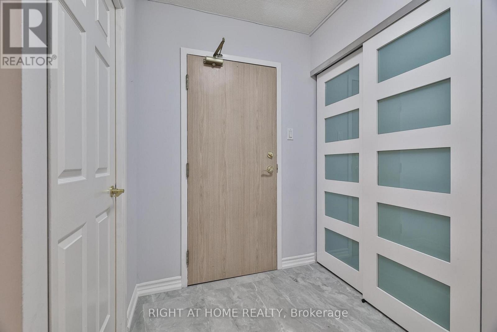 












802 - 30 HARDING BOULEVARD W

,
Richmond Hill (North Richvale),




Ontario
L4C9M3

